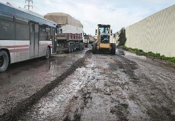 Büyükşehir, aşırı yağış sonrası kapanan yolları bir bir açıyor
