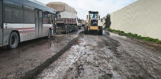 Büyükşehir, aşırı yağış sonrası kapanan yolları bir bir açıyor