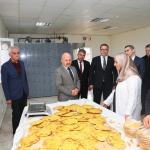 Vali Osman Varol’dan Samsat Taplama Üretim Merkezine ziyaret