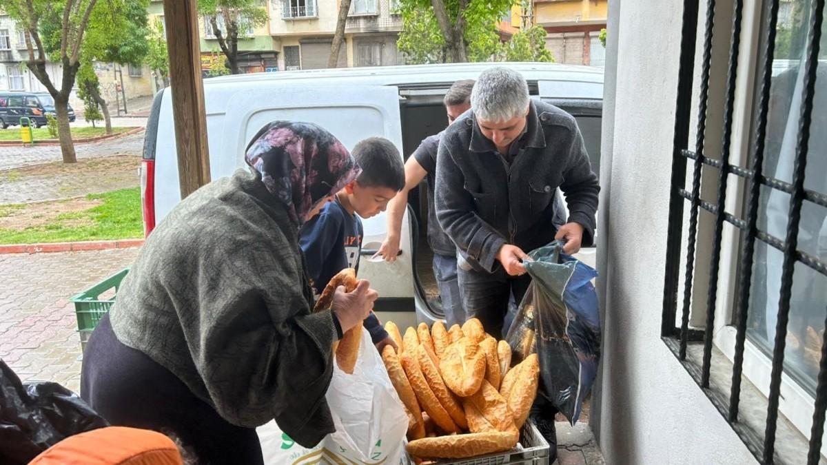 Muhtar İrfan Şahin öncülüğünde ‘sıcak ekmek’ dayanışması