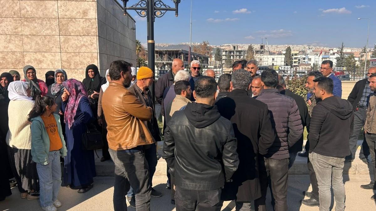 Adıyaman’da 7 aydır içme suyu bulamayan Kozağaç sakinleri Valilik önünde eylem yaptı - Videolu Haber