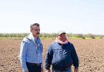 Başkan Kırgöz traktör başında: “Bereketli bir sezon olsun"