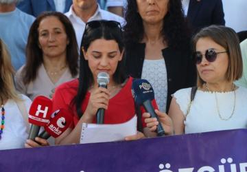 Adıyaman Kadın Platformu’ndan Kürt kadınlarına yönelik söylemler ve nafaka tartışmalarına tepki - Videolu Haber