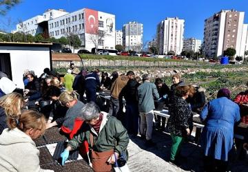 Bornova'da toprak kadınlarla canlanıyor