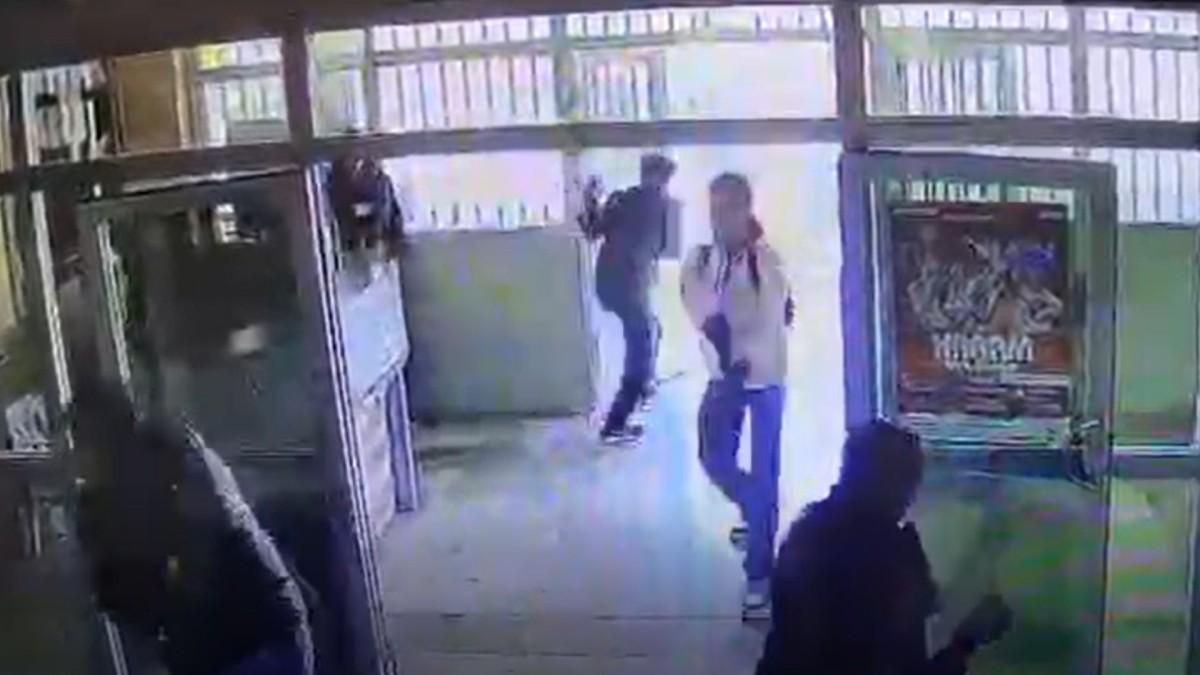 Şanlıurfa Siverek’te okulda silahlı saldırı: 16 kişi yaralandı, şüpheli intihar etti - Videolu Haber