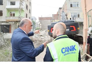 Başkan Sandıkçı'dan Eser ve Hizmet Vurgusu: Güvenli Yaşam Alanları, Yeni Yollar, Modern Parklar