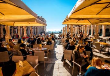 Kafe ve restoranlarda zorunlu masa ücreti yasaklandı