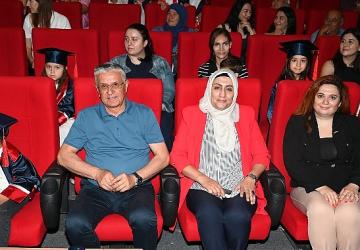 Öğrencilerin mezuniyet sevinci