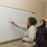 “Emojilerle konuşuyorduk, şimdi okuma yazma öğreniyoruz"