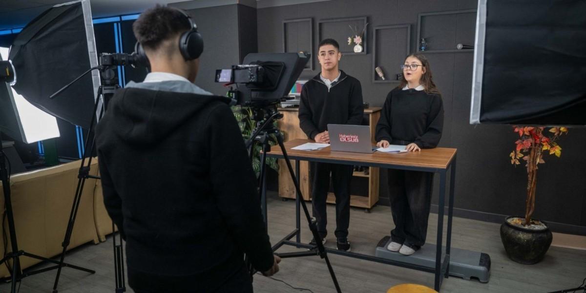 Meslek Liseli Öğrenciler Haber Sunarak Mesleki Becerilerini Geliştiriyor