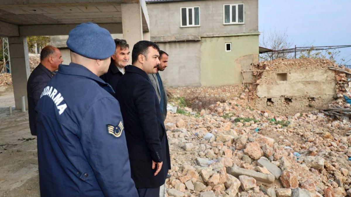 Kahta Kaymakamı Soysal yapımı devam eden köy konutlarını yerinde inceledi