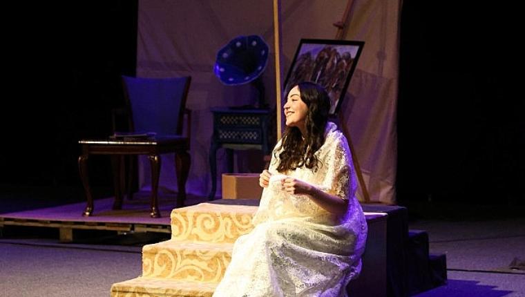 Retro Tiyatro Topluluğu “Huzur Apartmanı" Oyunu İle Tiyatro Sahnesine Damga Vurdu