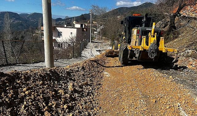 Alanya'da Büyükşehir'in yol mesaisi sürüyor