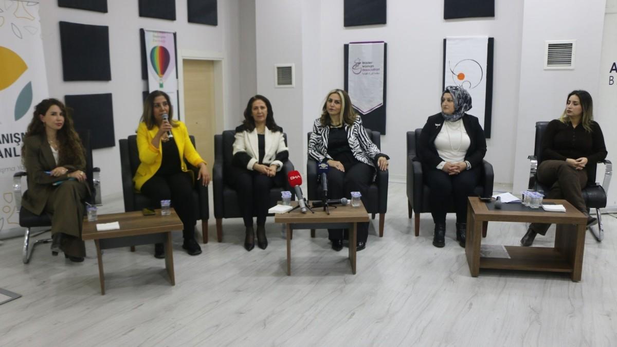 Adıyaman’da ‘Kadınlar Nerede?’ paneli: Kadınların toplumsal mücadeleleri ve çözüm arayışları masaya yatırıldı - Videolu Haber