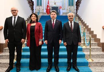 DEM Parti İmralı Heyeti, Adalet Bakanı Yılmaz Tunç ile bir araya geldi