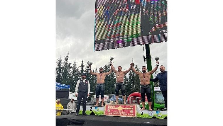 Kemer Belediye güreşçileri kürsüye çıktı
