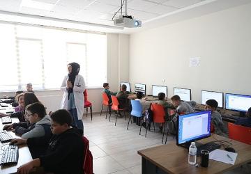 Gençleri Geleceğe Hazırlayan Genç KOMEK Atölye Eğitimleri Başladı