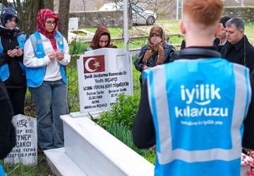 İyilik Kılavuzu'nda onlar "Baş Tacı" oldu