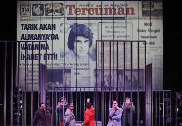 Tarık Akan'ın hayatı tiyatro sahnesinde