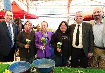 Başkan Dutlulu'dan 8 Mart'a Çiçekli Kutlama