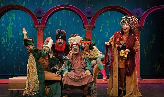 Osmanlı Bürokrasisine Müzikal Bir Eleştiri "Haramiler" Engin Alkan Yorumuyla Seyirciyle Buluşuyor