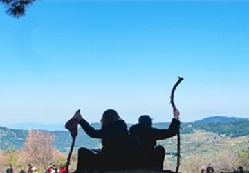 Gençler baharı Efes-Mimas Yolu'nda doğayla karşıladı