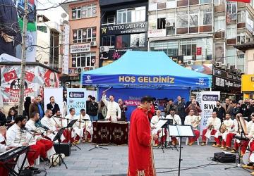 İlahi ezgiler Cumhuriyet Bulvarı'nda yankılandı