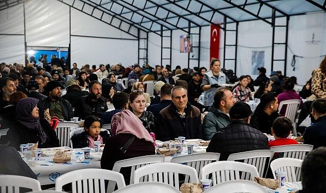 Bergama'da Yıllar Sonra Bir İlk: Cumhuriyet Meydanı'nda Ramazan Boyunca İftar Sofrası