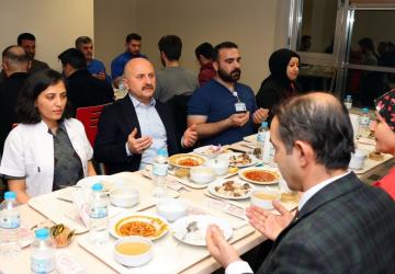Vali Varol sağlık çalışanlarıyla iftarda buluştu