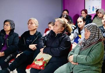 Medeni Kanun'un kazanımları Konak'ta masaya yatırıldı
