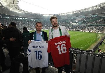 Bursaspor Tribünlerinde Kardeşlik ve Coşku Bir Arada