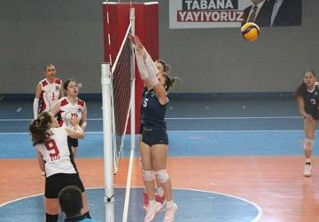 Öğretmen Melahat Aksoy Sosyal Bilimler Lisesi şampiyonluk yolunda