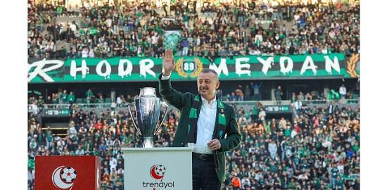 Başkan Büyükakın'dan 3 puana 3'lü kutlama!