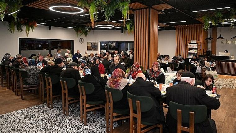 Başkan Kocaman, Ramazan Bereketini Kartepe'nin Çınarlarıyla Paylaştı