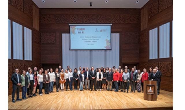 Akdeniz Dilleri Merkezi'nden sertifika coşkusu