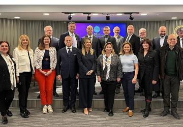 Küresel Belirsizliğe Karşı Reçete: Güven, Teknoloji ve Ortak Akıl