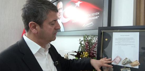 Tutdere makam odasında yer alan tabloyu anlattı: ’Paranın, şanın ve şöhretin geçmediği günler’ - Videolu Haber
