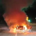 Adıyaman’da seyir halindeki otomobil alev alev yandı