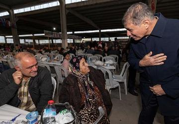 Büyükşehir'in gönül sofrası bu kez Menemen'de kuruldu