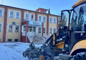 Adıyaman Belediyesi kar küreme çalışmalarını aralıksız sürdürüyor