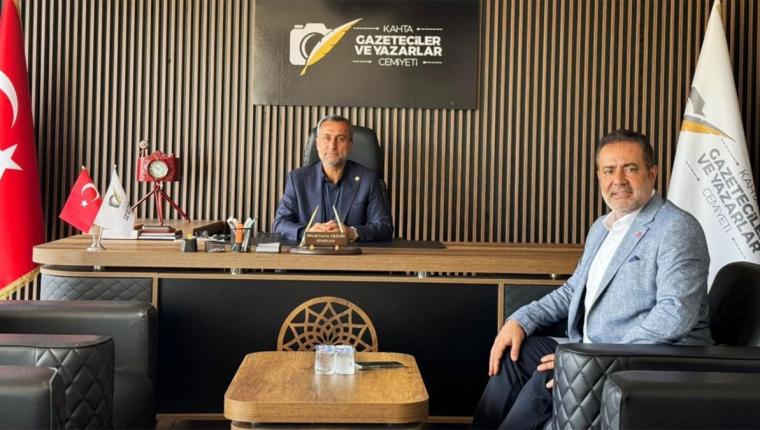 İş insanı Tatar’dan Kahta Gazeteciler ve Yazarlar Cemiyeti’ne ziyaret