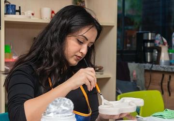 Yenişehir Belediyesinin kadınlara yönelik seramik eğitimleri başladı