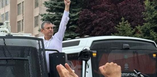 Özgür Özel: ‘CHP bundan sonra sokaktadır, meydandadır, iktidara yürümektedir’ - Videolu Haber