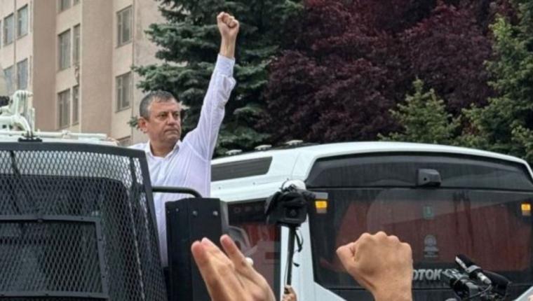Özgür Özel: ‘CHP bundan sonra sokaktadır, meydandadır, iktidara yürümektedir’ - Videolu Haber