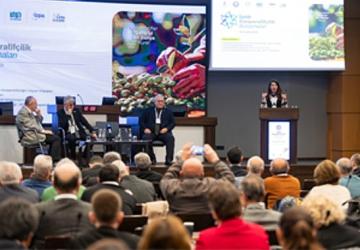 İzmir'de kooperatifçiliğe mercek tutuldu