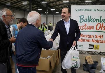 “Balkonlar Bostan Olsun" Projesinde Dağıtımlar Devam Ediyor
