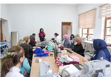 Burhaniye Belediyesi'nden Kadınlara Özel Program Düzenlendi