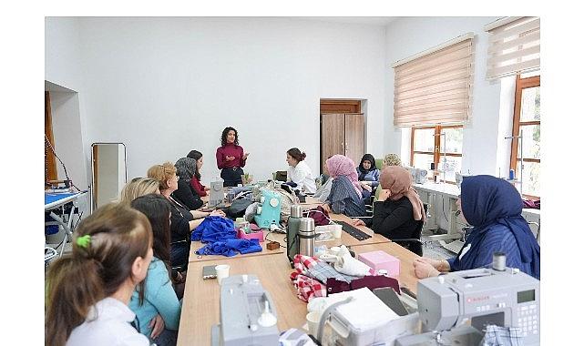 Burhaniye Belediyesi'nden Kadınlara Özel Program Düzenlendi