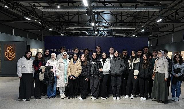 Gençler, “Mukaddes Emanetlere" sahip çıkıyor