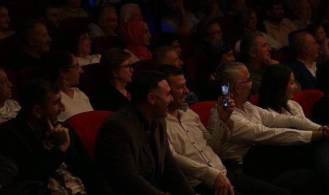 “Çiğli Komedi Akşamları" Öğretmenlere Neşeli Bir Gece Yaşattı